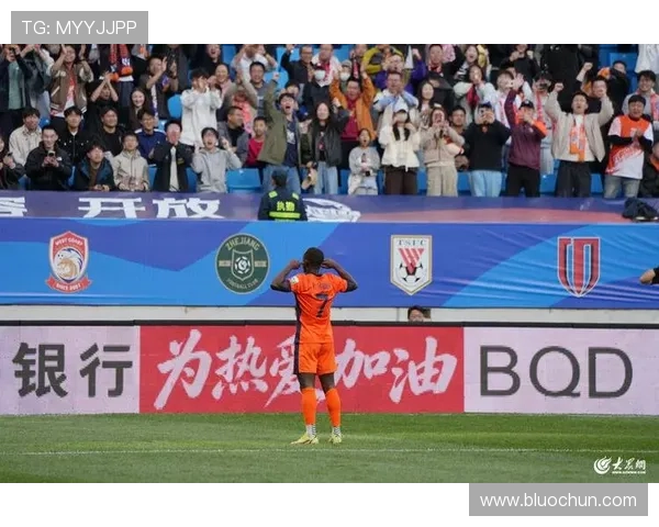 中超争议判罚叶博亚受冤